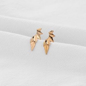 Absolutely stunning bohemian retro geometric wings shape gold stud earring